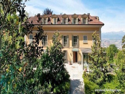 Pindah Ke Juventus, Seperti Ini Tampak Luar Rumah Mewah Cristiano Ronaldo 